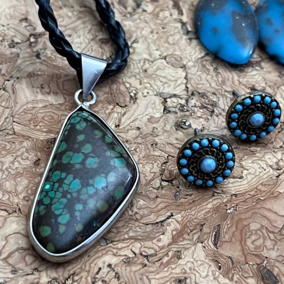 Lot of Faux Turquoise Jewelry - Picture 3 of 3